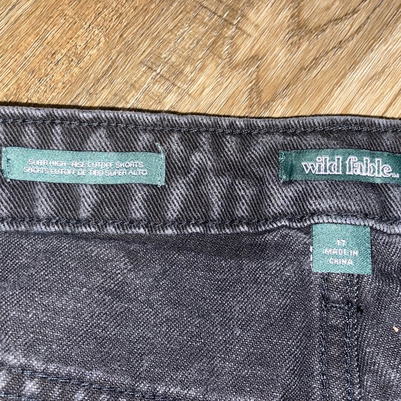BRAND NEW Womens Jean shorts - Picture 3 of 3